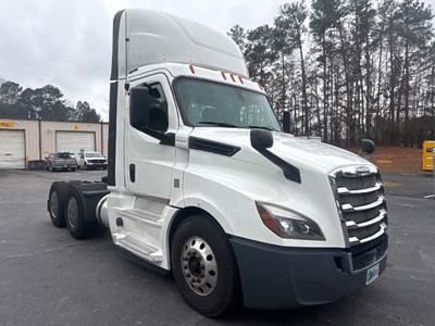 Freightliner Cascadia 126 Day Cab Truck - 455HP, 12 Speed Automatic