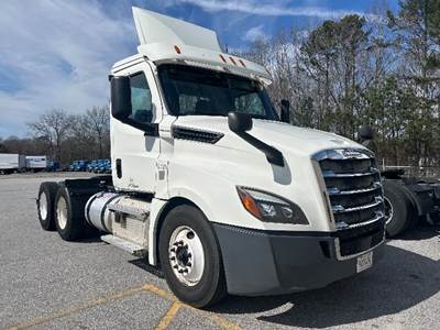 Freightliner Cascadia 126 Day Cab Truck - 435HP, 12 Speed Automatic