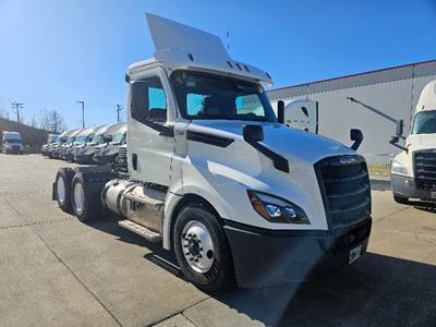 Freightliner Cascadia 126 Day Cab Truck - 435HP, 12 Speed Automatic