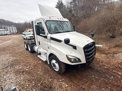 Freightliner Cascadia 126 Day Cab Truck - 435HP, 12 Speed Automatic