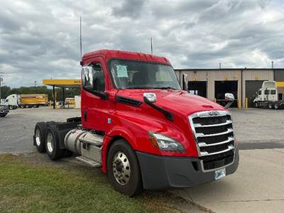 Freightliner Cascadia 126 Day Cab Truck - 450HP, 12 Speed Automatic