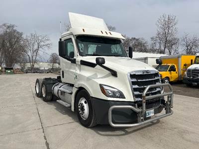 Freightliner Cascadia 126 Day Cab Truck - 435HP, 12 Speed Automatic