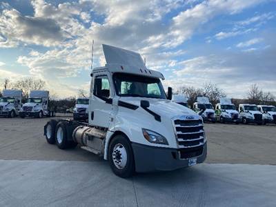 Freightliner T12664ST Day Cab Truck - 435HP, 12 Speed Automatic