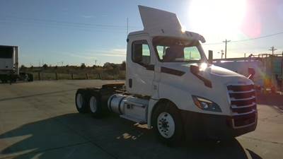 Freightliner Cascadia 126 Day Cab Truck - 435HP, 12 Speed Automatic