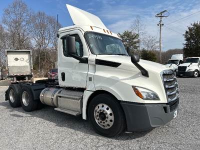 Freightliner Cascadia 126 Day Cab Truck - 435HP, 12 Speed Automatic