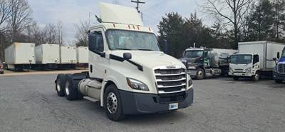 Freightliner Cascadia 126 Day Cab Truck - 435HP, 12 Speed Automatic