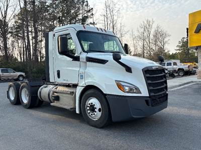 Freightliner Cascadia 126 Day Cab Truck - 455HP, 12 Speed Automatic