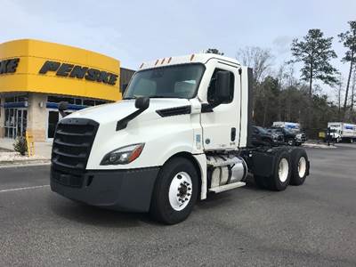 Freightliner Cascadia 126 Day Cab Truck - 455HP, 12 Speed Automatic