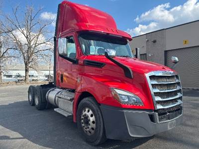 Freightliner Cascadia 126 Day Cab Truck - 500HP, 12 Speed Automatic