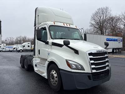 Freightliner Cascadia 126 Day Cab Truck - 455HP, 12 Speed Automatic