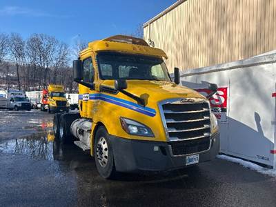 Freightliner Cascadia 126 Day Cab Truck - 435HP, 12 Speed Automatic