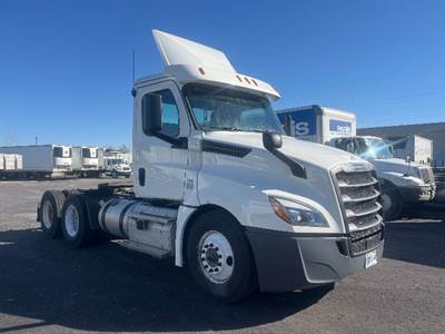 Freightliner Cascadia 126 Day Cab Truck - Cummins 400HP, 13 Speed Automatic