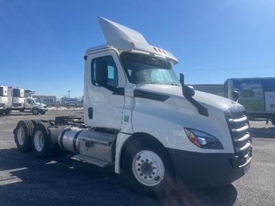 Freightliner Cascadia 126 Day Cab Truck - Cummins 400HP, 13 Speed Automatic