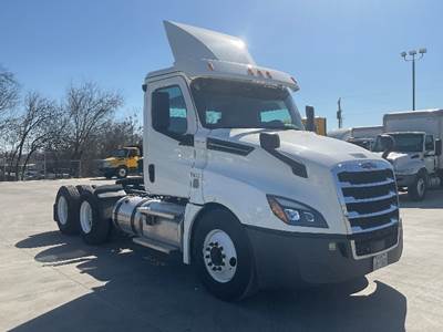 Freightliner Cascadia 126 Day Cab Truck - 435HP, 12 Speed Automatic