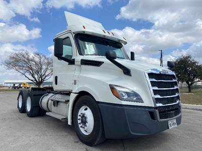 Freightliner Cascadia 126 Day Cab Truck - 435HP, 12 Speed Automatic