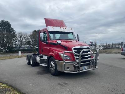 Freightliner Cascadia 126 Day Cab Truck - 450HP, 12 Speed Automatic