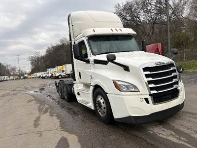 Freightliner Cascadia 126 Day Cab Truck - 455HP, 12 Speed Automatic