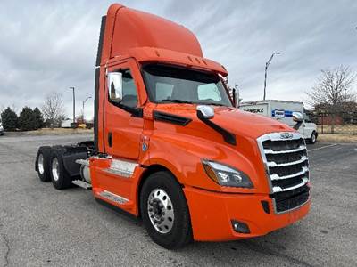 Freightliner Cascadia 126 Day Cab Truck - 505HP, 13 Speed Manual