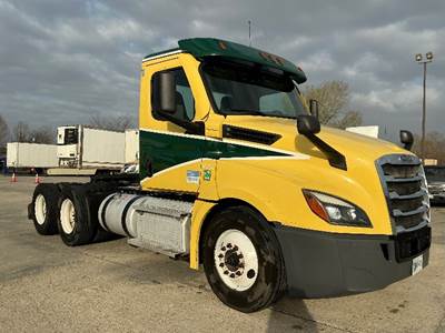Freightliner Cascadia 126 Day Cab Truck - 435HP, 12 Speed Automatic