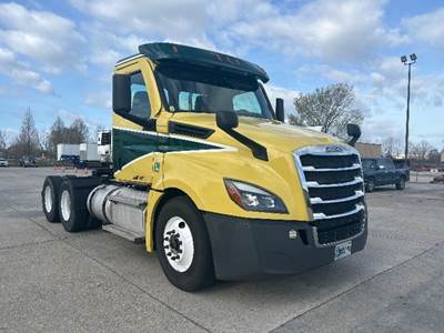 Freightliner Cascadia 126 Day Cab Truck - 435HP, 12 Speed Automatic