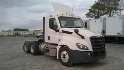 Freightliner Cascadia 126 Day Cab Truck - 435HP, 12 Speed Automatic