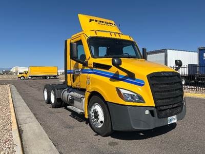 Freightliner Cascadia 126 Day Cab Truck - 435HP, 12 Speed Automatic