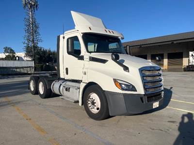 Freightliner Cascadia 126 Day Cab Truck - 435HP, 12 Speed Automatic