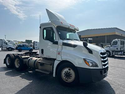 Freightliner Cascadia 126 Day Cab Truck - 435HP, 12 Speed Automatic