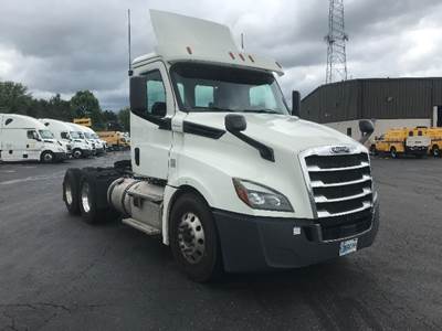 Freightliner Cascadia 126 Day Cab Truck - 435HP, 12 Speed Automatic