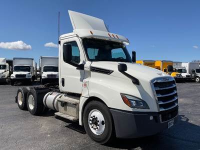 Freightliner T12664ST Day Cab Truck - 435HP, 12 Speed Automatic
