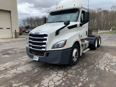 Freightliner Cascadia 126 Day Cab Truck - 435HP, 12 Speed Automatic
