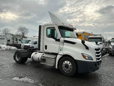 Freightliner Cascadia 126 Single Axle Day Cab Truck - 410HP, 12 Speed Automatic