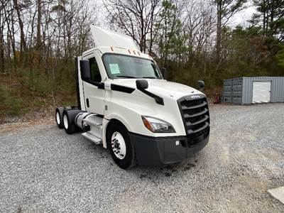 Freightliner Cascadia 126 Day Cab Truck - 435HP, 12 Speed Automatic