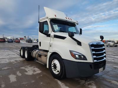Freightliner Cascadia 126 Day Cab Truck - 435HP, 12 Speed Automatic