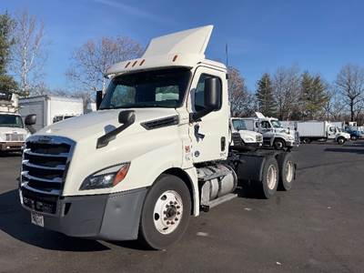 Freightliner Cascadia 126 Day Cab Truck - 435HP, 12 Speed Automatic