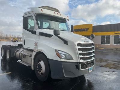 Freightliner Cascadia 126 Day Cab Truck - 435HP, 12 Speed Automatic