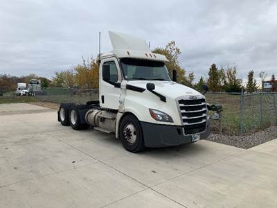 Freightliner Cascadia 126 Day Cab Truck - 435HP, 12 Speed Automatic