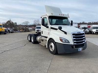 Freightliner T12664ST Day Cab Truck - 435HP, 12 Speed Automatic