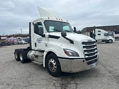 Freightliner Cascadia 126 Day Cab Truck - 450HP, 12 Speed Automatic