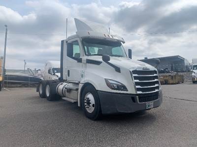Freightliner Cascadia 126 Day Cab Truck - 435HP, 12 Speed Automatic