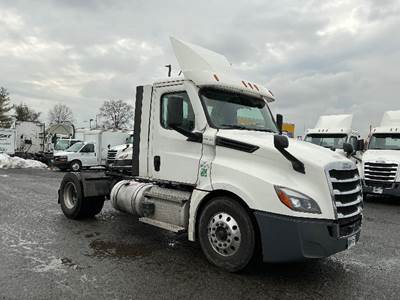 Freightliner Cascadia 126 Single Axle Day Cab Truck - 410HP, 12 Speed Automatic