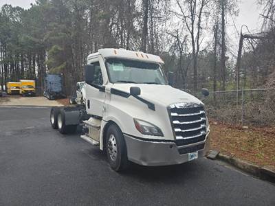 Freightliner Cascadia 126 Day Cab Truck - 455HP, 12 Speed Automatic