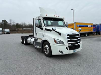 Freightliner Cascadia 126 Day Cab Truck - 435HP, 12 Speed Automatic