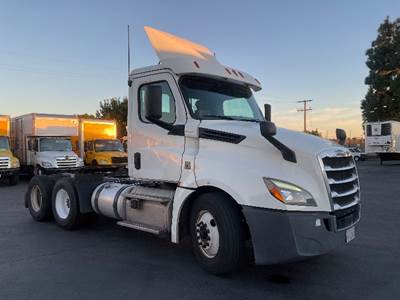 Freightliner Cascadia 126 Day Cab Truck - 435HP, 12 Speed Automatic