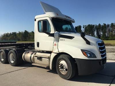 Freightliner T12664ST Day Cab Truck - 435HP, 12 Speed Automatic