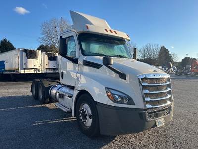 Freightliner Cascadia 126 Day Cab Truck - 435HP, 12 Speed Automatic