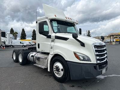 Freightliner Cascadia 126 Day Cab Truck - 435HP, 12 Speed Automatic