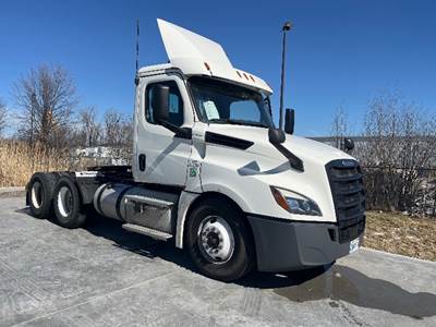 Freightliner Cascadia 126 Day Cab Truck - Cummins 400HP, 13 Speed Automatic