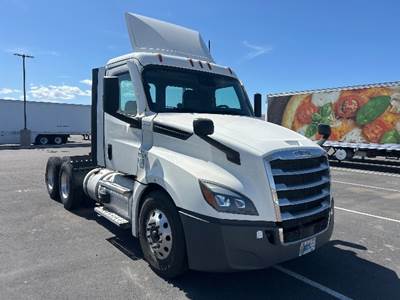 Freightliner Cascadia 126 Day Cab Truck - 435HP, 12 Speed Automatic