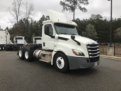 Freightliner Cascadia 126 Day Cab Truck - 435HP, 12 Speed Automatic